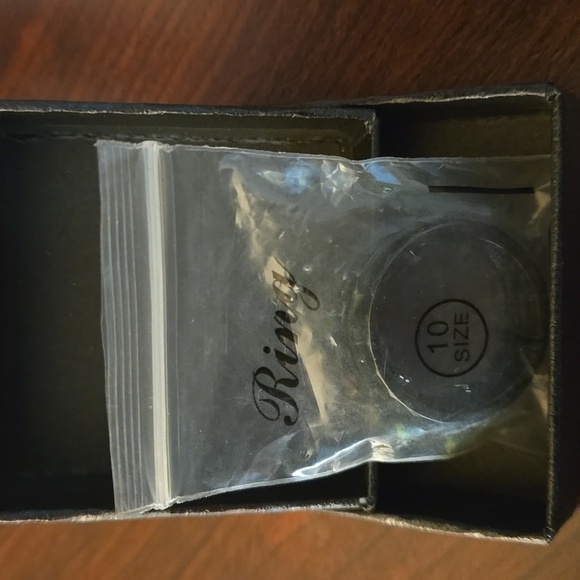 Men's 8mm Gunmetal Black Tungsten Ring with Synthetic Meteorite Inlay Modern - Picture 6 of 7